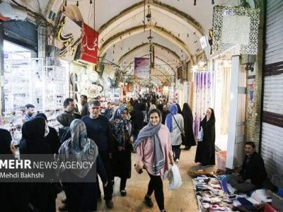تکاپو برای خریدهای نوروزی در آستانه سال نو در قم