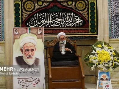آیت الله سلیمانی عمری را در راه خداوند به مردم خدمت کرد