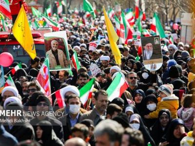 مردم قم در سالروز قیام خونین ۱۵خرداد راهپیمایی می کنند