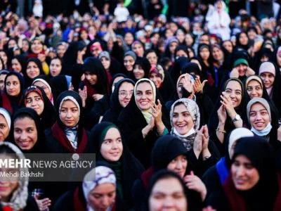 اجتماع بزرگ دختران قمی به مناسبت میلاد حضرت معصومه(س)