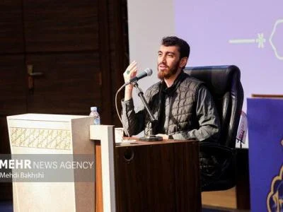 عمق تفکر انقلاب اسلامی را باید در شعرهای حماسی و مداحی‌ها آورد