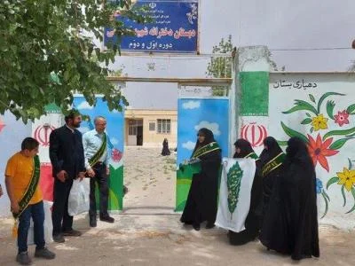 ۱۰۰۰ جلد کتاب داستان به کودکان ۸ روستای قم اهدا شد