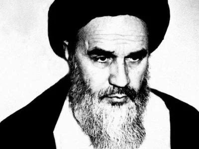 وقتی امام به فرانسه هجرت کردند، عده ای از قشریون ابراز تعجب کردند