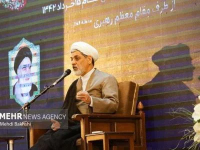 برخی جریان‌ها اندیشه‌های امام راتحریف و به نفع خود مصادره می کنند