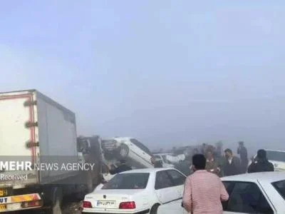 وقوع تصادف زنجیره ای در اتوبان تهران- قم/۸ نفر مصدوم شدند