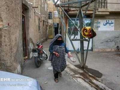 جابه‌جایی دکل‌های فشار قوی برق در حریم مناطق مسکونی قم از مهرماه