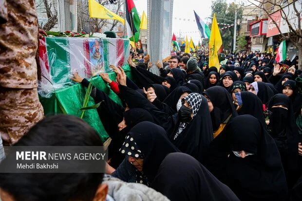 قمی‌ها شهدای راه آزادی قدس شریف را تشییع کردند