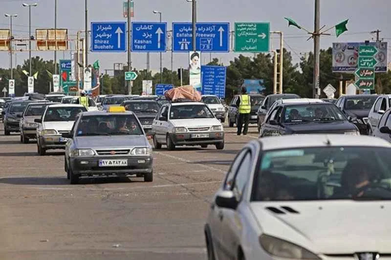 پلیس قم با رانندگان فاقد گواهینامه برخورد می‌کند