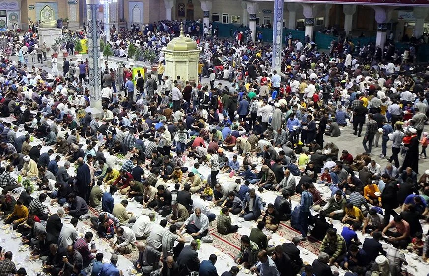 ۵۶۰ هزار افطاری ساده و گرم در حرم حضرت معصومه (س) توزیع شد