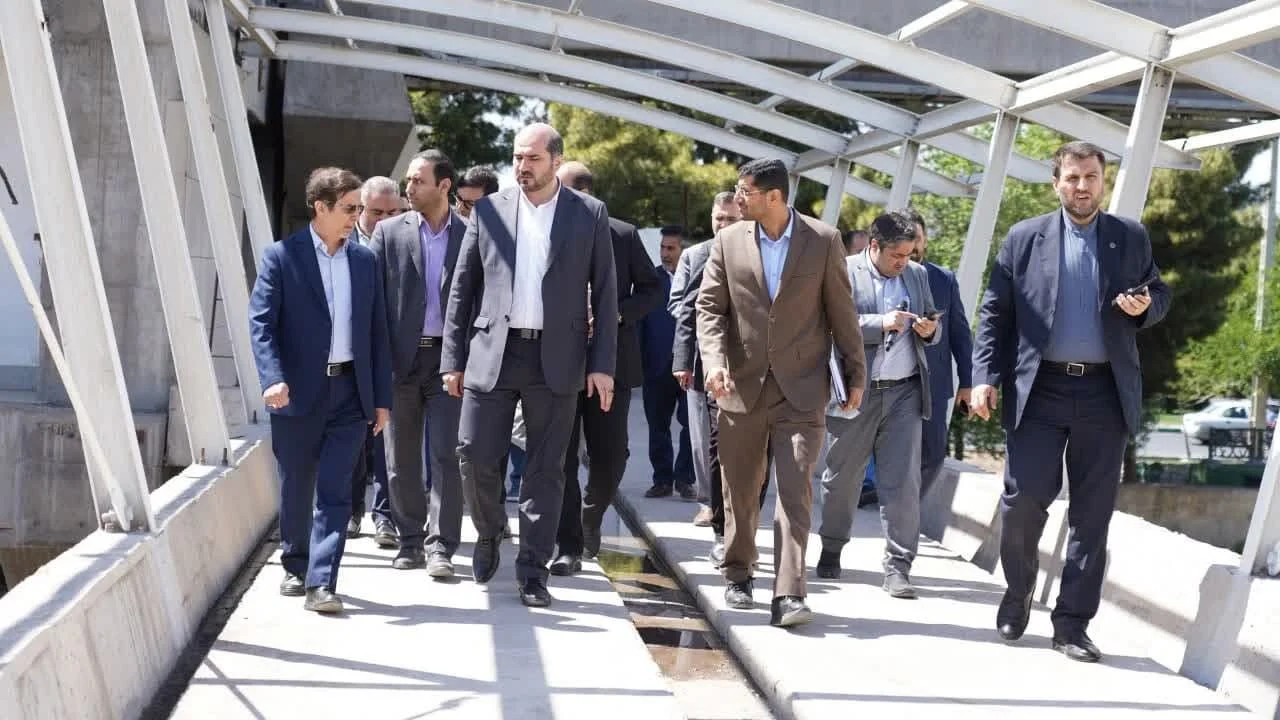 معاون رییس جمهور از پروژه نیمهکاره مونوریل قم دیدن کرد