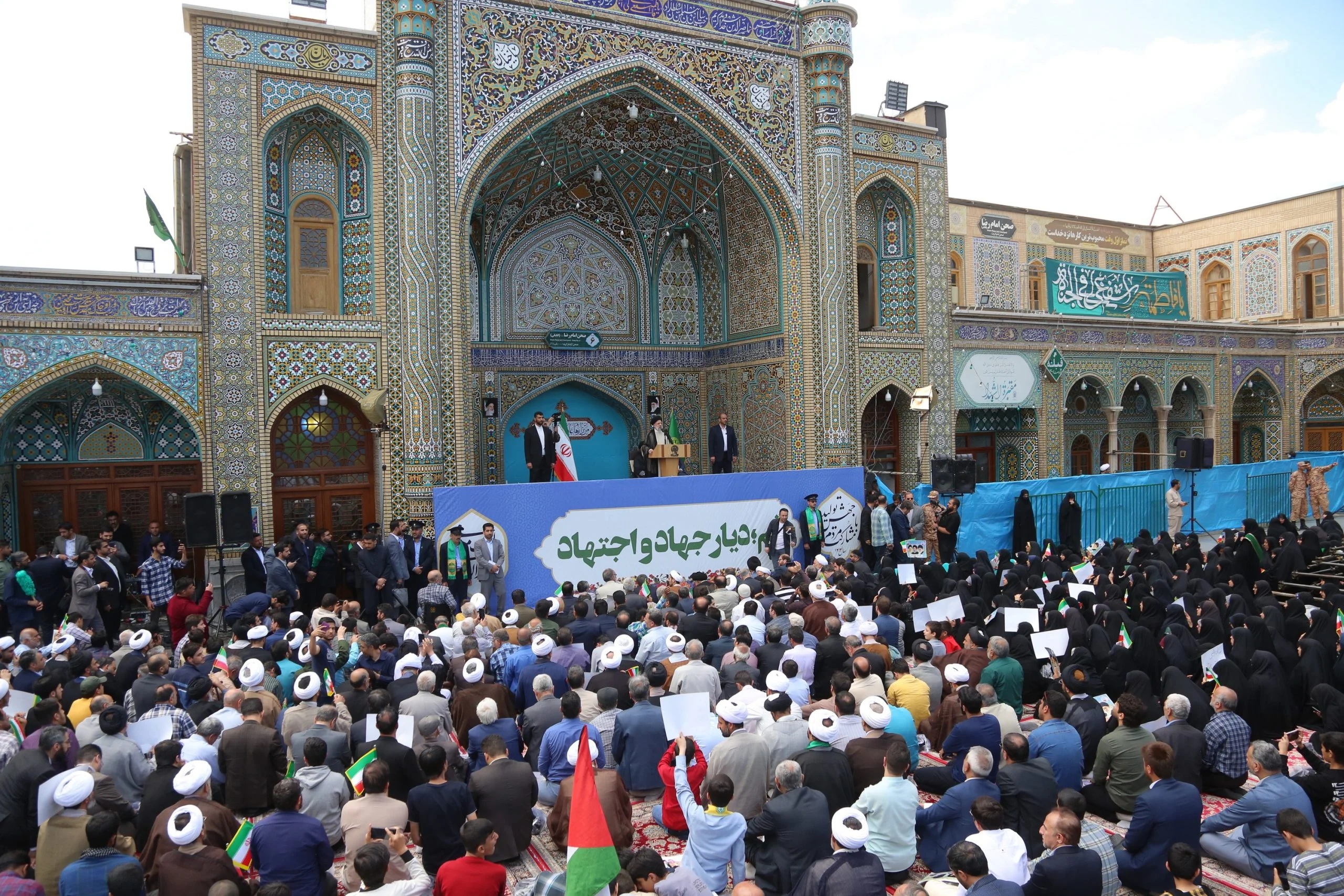 کارگاه مونوریل تجهیز و فرودگاه قم تا پایان دولت تکمیل می شود