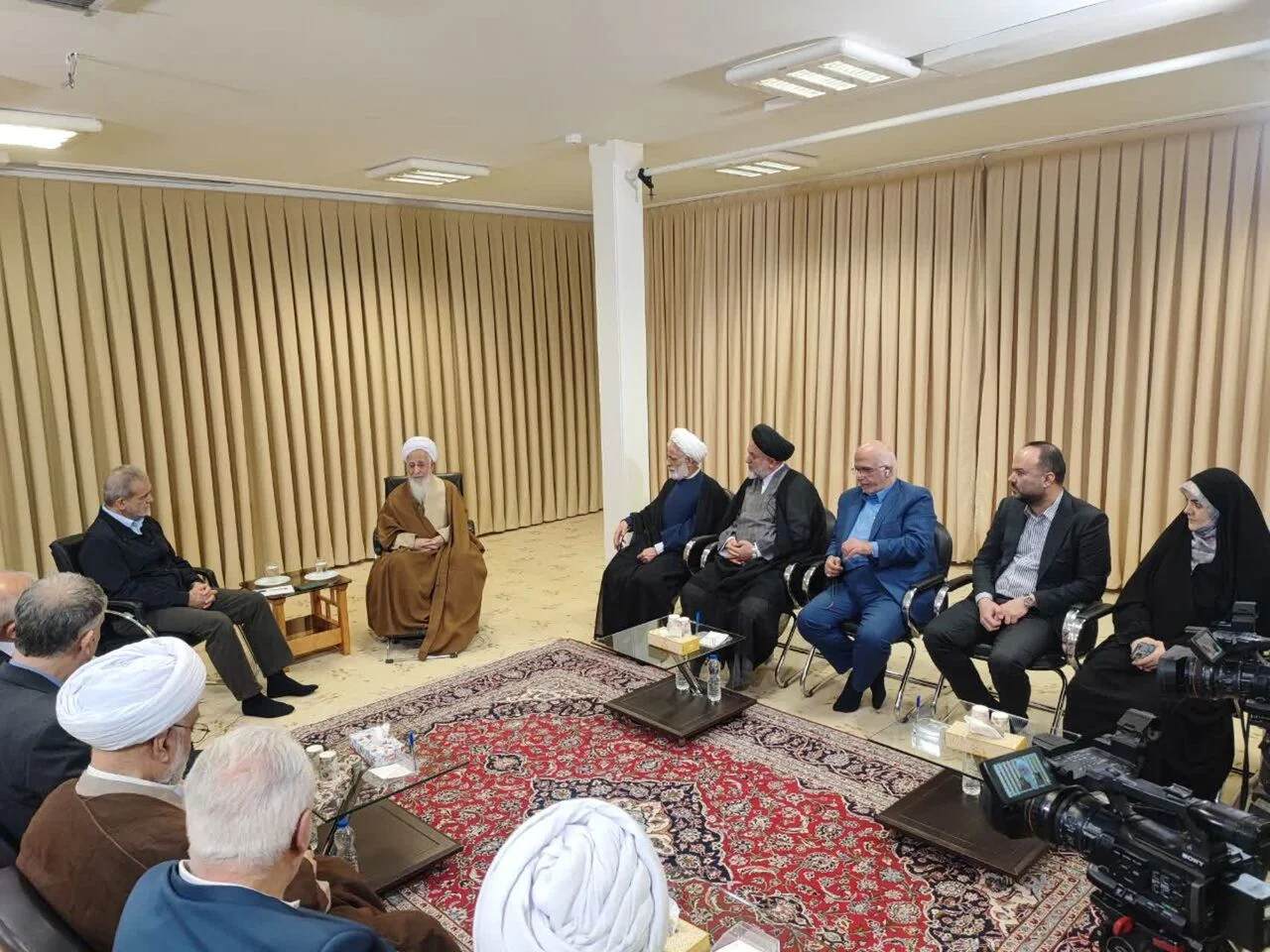 دیدار رئیس جمهور با آیت‌الله العظمی جوادی آملی