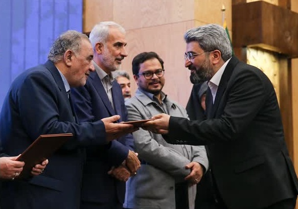 نویسنده قمی رتبه اول داستان نویسی همایش ادبی «سوختگان وصل» را کسب کرد