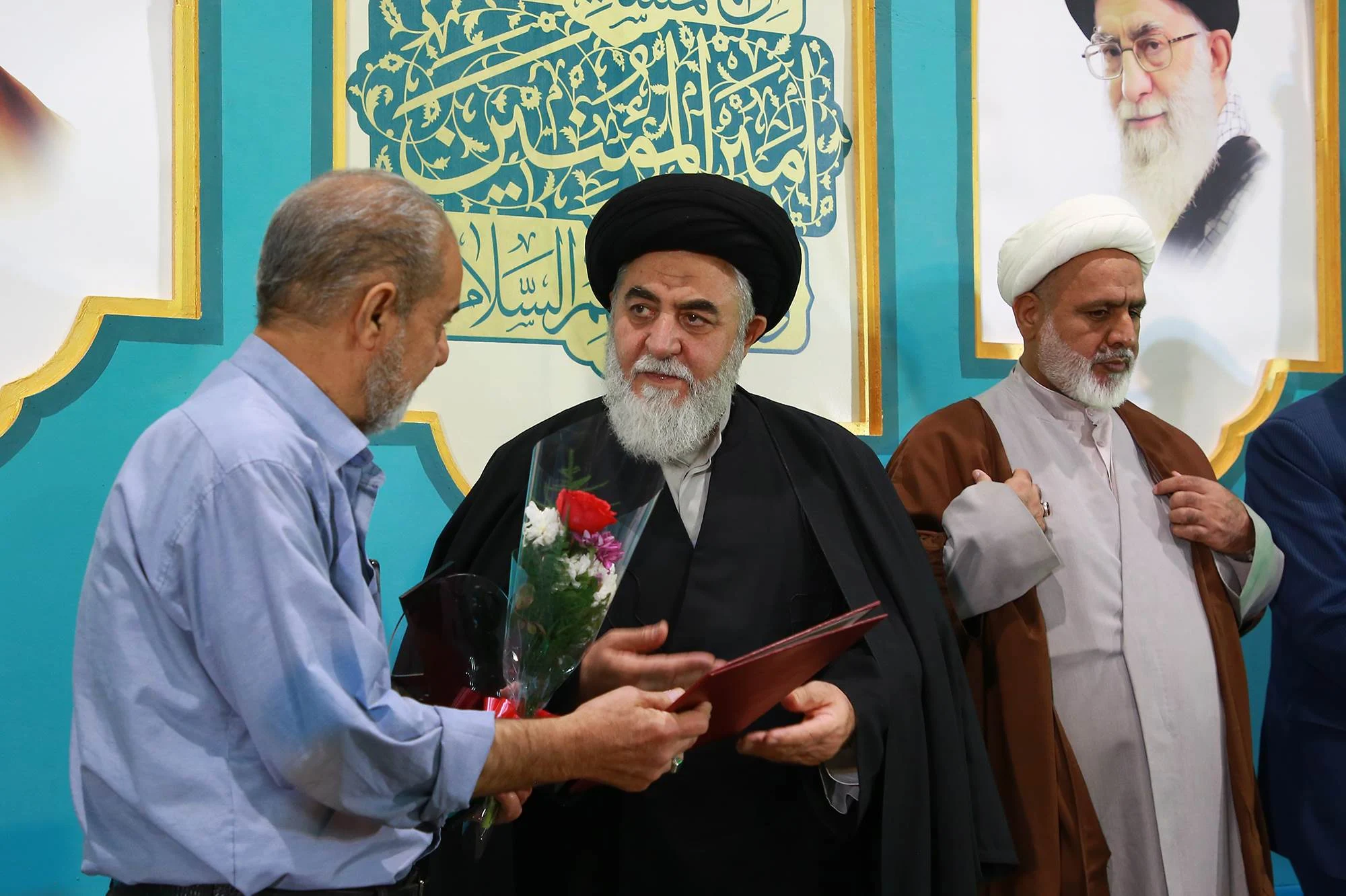 تجلیل از پدران شهدا در محفل قرآنی آستان مسجد جمکران