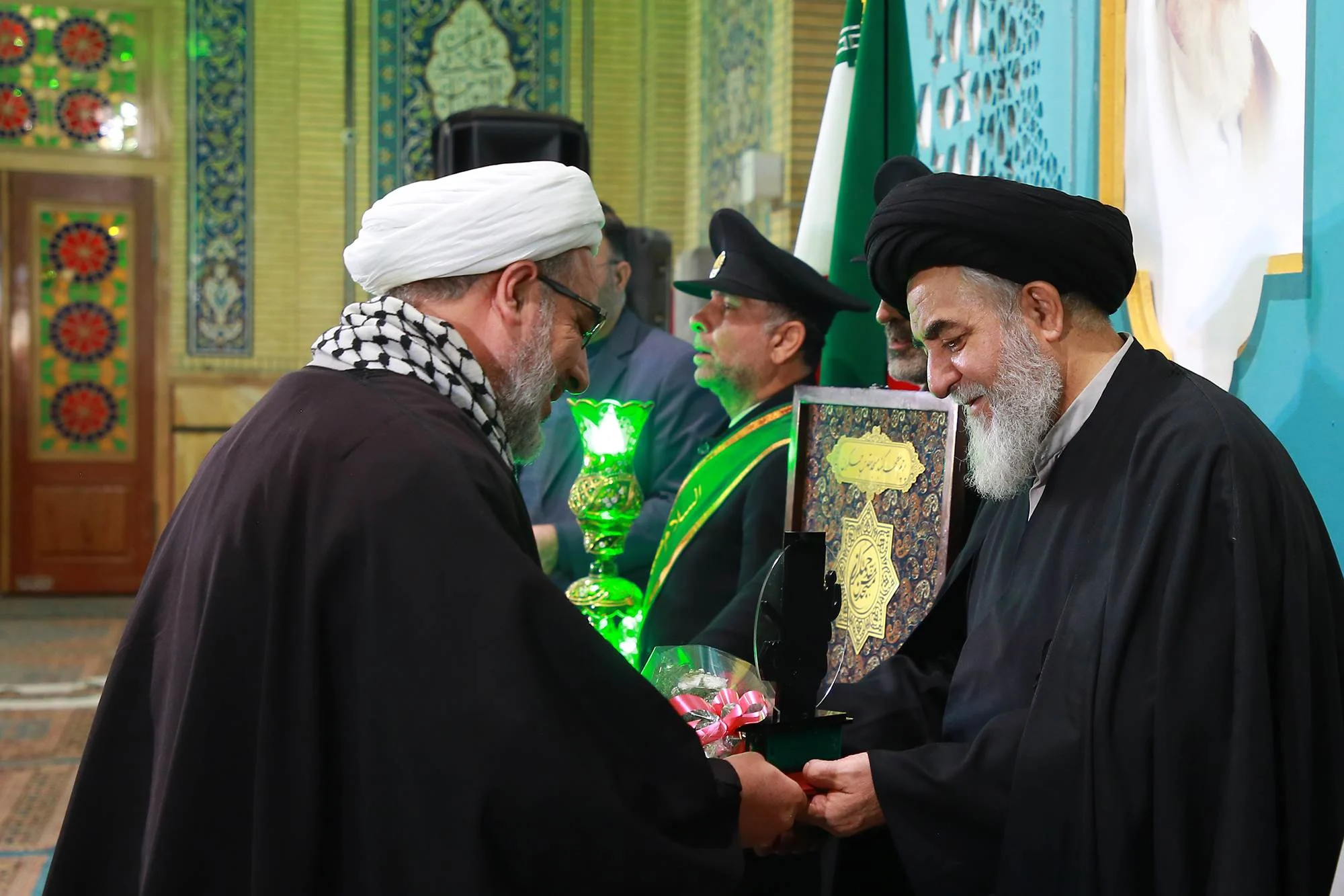پدران شهدا در محفل قرآنی آستان مسجد جمکران تجلیل شدند