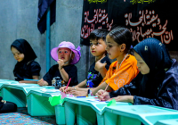 از «پای پرچم» تا «غمخانه»؛ محرم کودکانه در مسجد جمکران از «پای پرچم» تا «غمخانه»؛ محرم کودکانه در مسجد جمکران