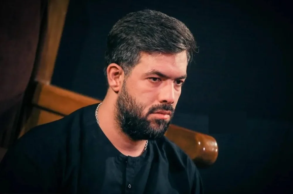 حسین ستوده در حرم مطهر حضرت معصومه(س) مداحی می کند