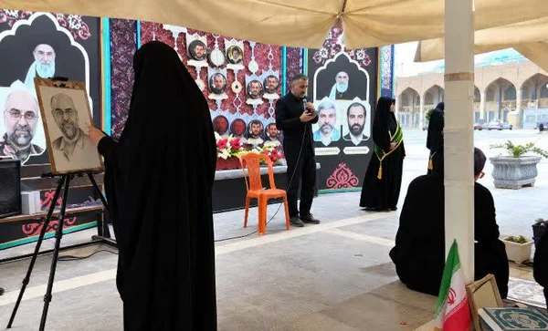 بومی که در کنار مزار جان گرفت