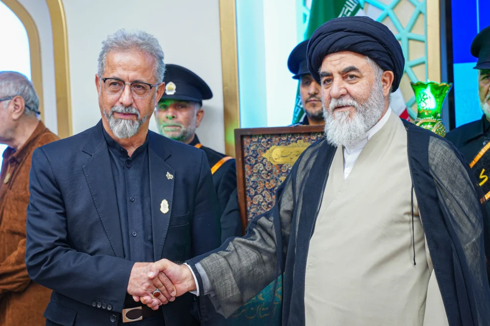 هم‌نشینی هنرمندان و پیشکسوتان عکاسی با تولیت مسجد مقدس جمکران